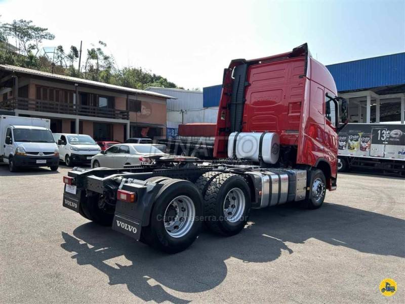 VOLVO - FH - 2021/2021 - Vermelha - Sob Consulta