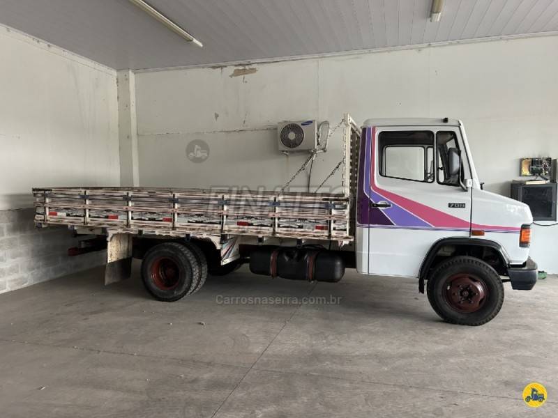 MERCEDES-BENZ - 709 - 1992/1993 - Branca - Sob Consulta
