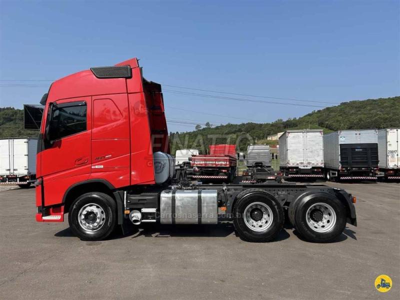 VOLVO - FH - 2021/2021 - Vermelha - Sob Consulta